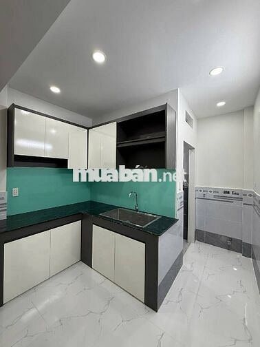 HIẾM - NHÀ NHỎ DỄ MUA - NGAY CHỢ BÌNH LONG - MỚI XÂY XONG VÀO Ở NGAY