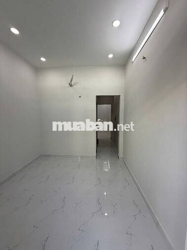 HIẾM - NHÀ NHỎ DỄ MUA - NGAY CHỢ BÌNH LONG - MỚI XÂY XONG VÀO Ở NGAY