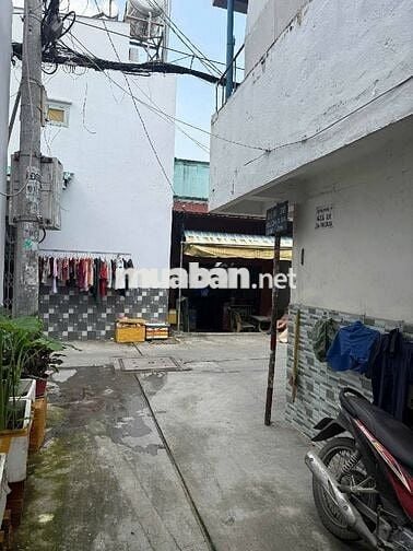 HIẾM - NHÀ NHỎ DỄ MUA - NGAY CHỢ BÌNH LONG - MỚI XÂY XONG VÀO Ở NGAY