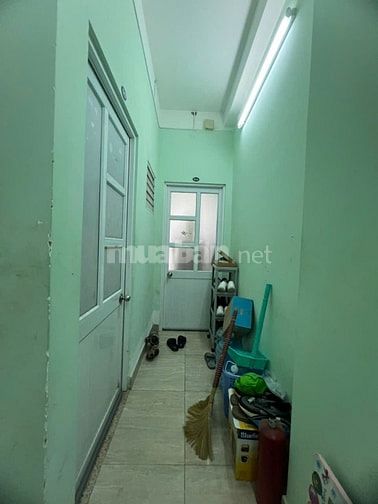 Cần bán CHDV đang kinh doanh 60 triệu / tháng ở Quận 10. 