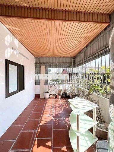 Gần phố Hồng Mai nhà đẹp 2 thoáng ngõ thông tứ tung dân xây chắc chắn