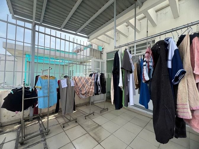 Cần bán CHDV đang kinh doanh 60 triệu / tháng ở Quận 10. 