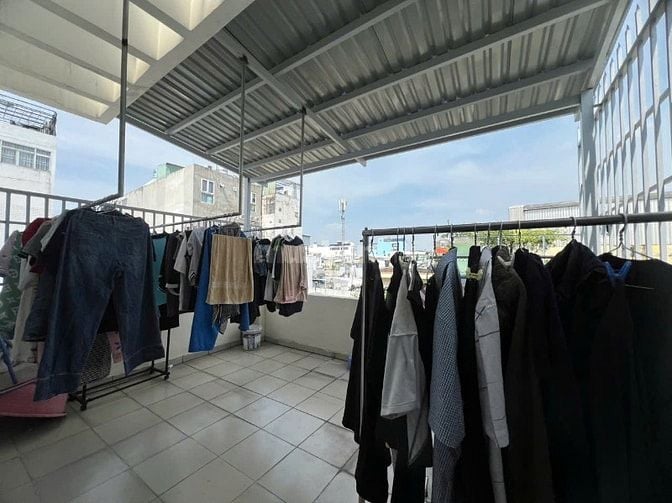 Cần bán CHDV đang kinh doanh 60 triệu / tháng ở Quận 10. 