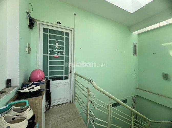 Cần bán CHDV đang kinh doanh 60 triệu / tháng ở Quận 10. 