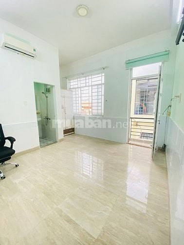 Cần bán CHDV đang kinh doanh 60 triệu / tháng ở Quận 10. 