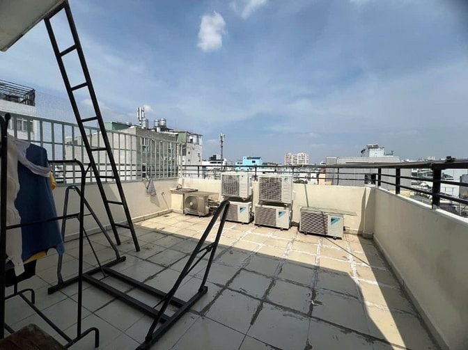 Cần bán CHDV đang kinh doanh 60 triệu / tháng ở Quận 10. 