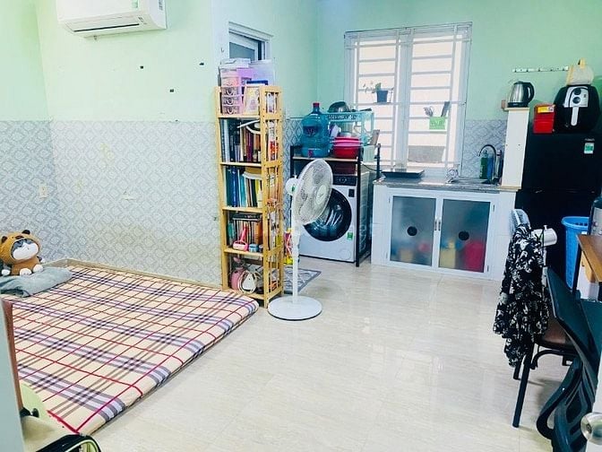 Cần bán CHDV đang kinh doanh 60 triệu / tháng ở Quận 10. 