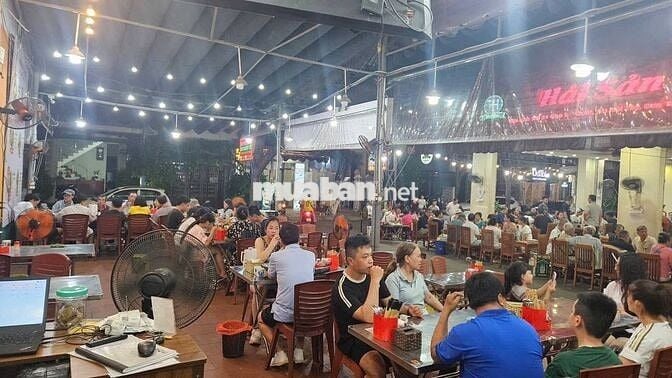 Cho thuê mặt bằng 2 mặt tiền trống suốt, sát cầu tình yêu