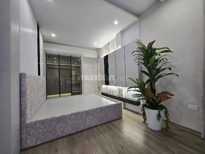 Nhà Đẹp Gần Phố Bùi Ngọc Dương, Hai Bà 40m, 4 tầng, mt 3.5m, 9.95 tỷ