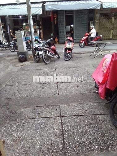 Cho thuê mặt bằng có vỉa hè ngoài rộng