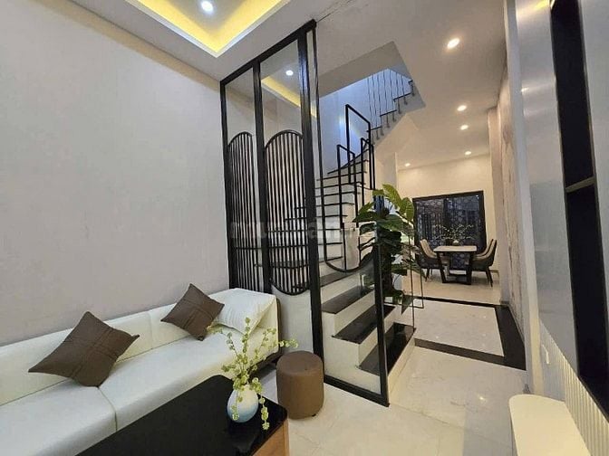Nhà Đẹp Gần Phố Bùi Ngọc Dương, Hai Bà 40m, 4 tầng, mt 3.5m, 9.95 tỷ