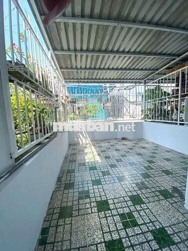 Cần bán nhà đường trước nhà 4 m nhà có sổ hồng