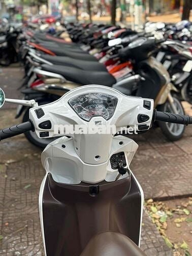 Honda Vision 2018 màu Trắng