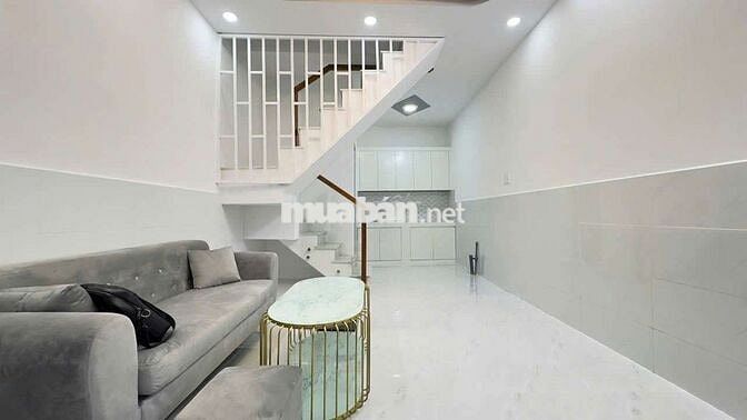 Nhà đẹp Cần bán tiện ích xung quanh gần chợ trường học