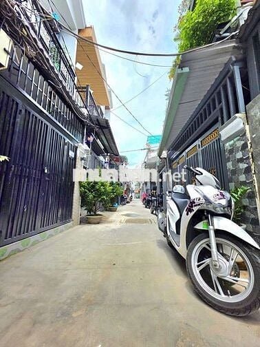 Cần bán nhà Đang ở nhà đẹp vào ở liền gần Phú Mỹ Hưng quận 7