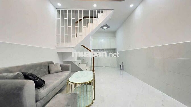 Nhà đẹp Cần bán tiện ích xung quanh gần chợ trường học