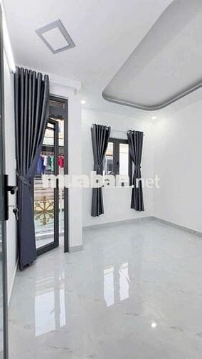 Nhà đẹp Cần bán tiện ích xung quanh gần chợ trường học