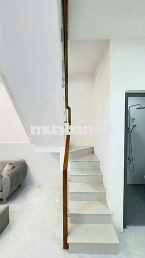 Nhà đẹp Cần bán tiện ích xung quanh gần chợ trường học