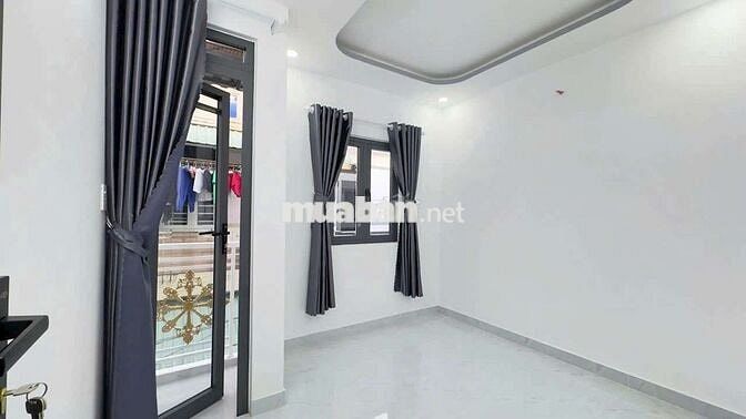 Nhà đẹp Cần bán tiện ích xung quanh gần chợ trường học