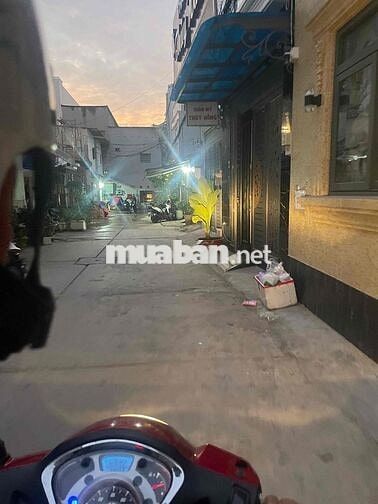 XE HƠI ĐẬU CỬA-64m2(4x16)- chỉ 4 x ti