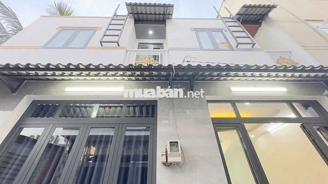 Nhà đẹp Cần bán tiện ích xung quanh gần chợ trường học