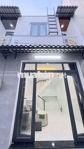 Nhà đẹp Cần bán tiện ích xung quanh gần chợ trường học