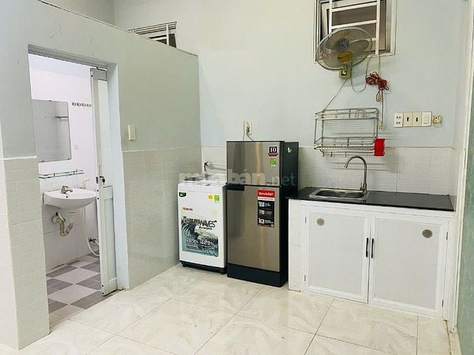 Cần bán CHDV đang kinh doanh 70 triệu / tháng ở Quận 10. 