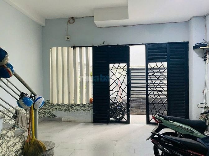 Cần bán CHDV đang kinh doanh 70 triệu / tháng ở Quận 10. 