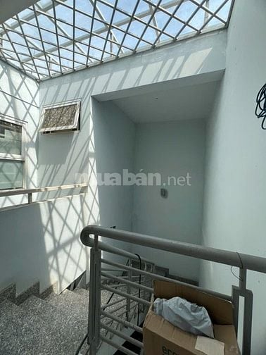 Cần bán CHDV đang kinh doanh 70 triệu / tháng ở Quận 10. 