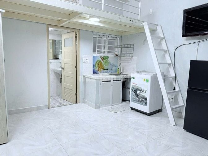 Cần bán CHDV đang kinh doanh 70 triệu / tháng ở Quận 10. 