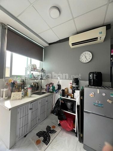 Cần bán CHDV đang kinh doanh 70 triệu / tháng ở Quận 10. 