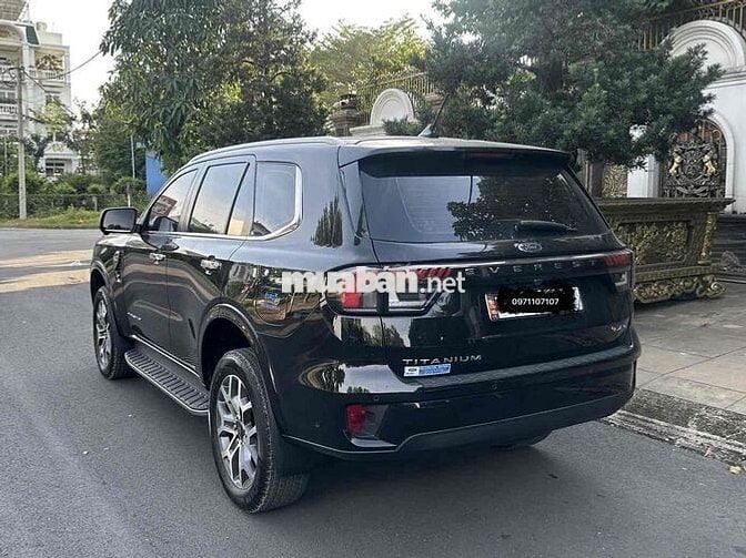 Ford Everest 2022 Titanium Plus 4x4 58000 km Đen