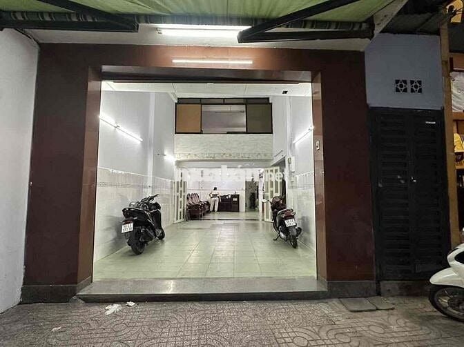 Cho thuê nhà mặt tiền nguyên căn mặt tiền đường Hưng Phú , Quận 8 cũ !