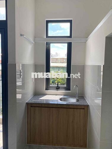 Phòng 30m2 có ban công riêng, gác lửng 4tr2