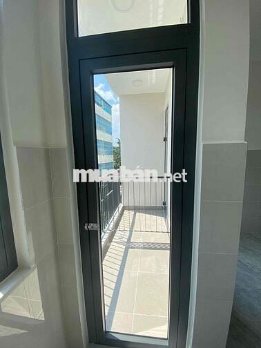 Phòng 30m2 có ban công riêng, gác lửng 4tr2
