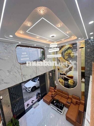 1 trệt 1 lửng 3 lầu. 5 pn. 5tolet. đường 10m sân thượng trước sau