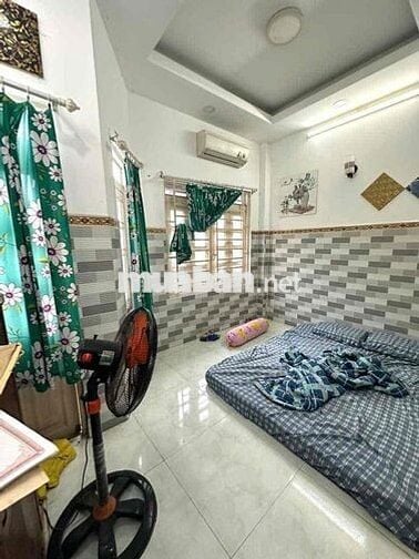 nhà bán hẻm thằng cách đường Trần Xuân soạn 30 m dt 4,4 x8 trệt 3 lau