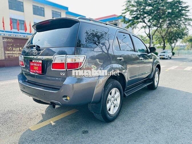 Toyota Fortuner 2010 2.7V 4x4 AT -