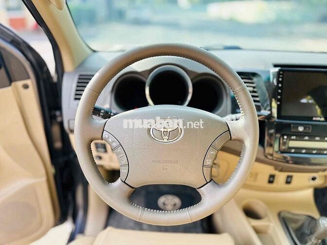 Toyota Fortuner 2010 2.7V 4x4 AT -