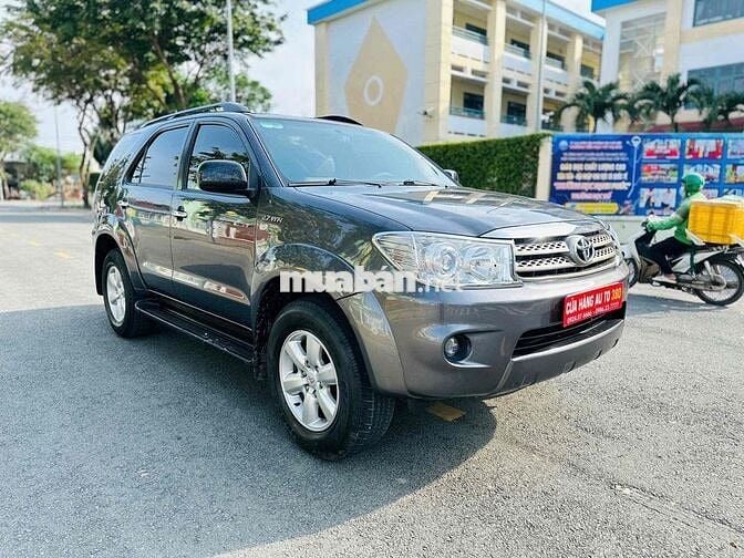 Toyota Fortuner 2010 2.7V 4x4 AT -