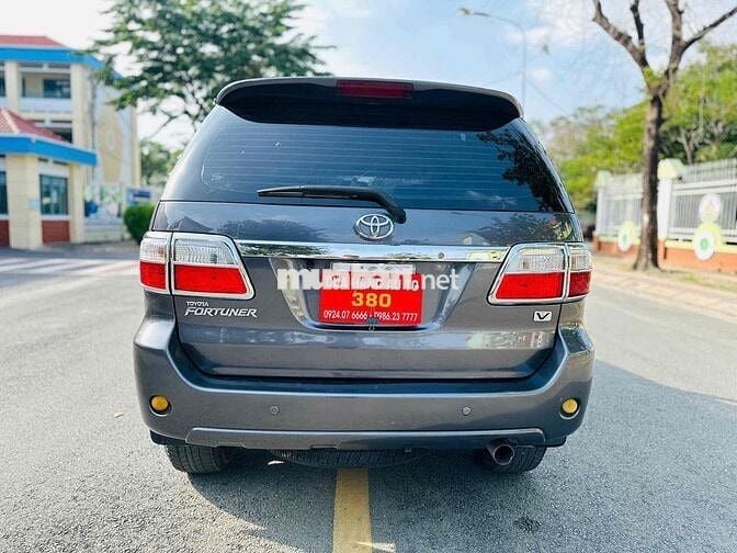 Toyota Fortuner 2010 2.7V 4x4 AT -