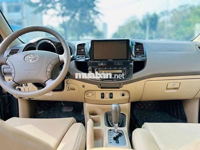 Toyota Fortuner 2010 2.7V 4x4 AT -