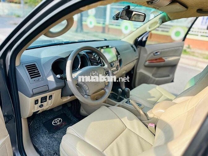 Toyota Fortuner 2010 2.7V 4x4 AT -