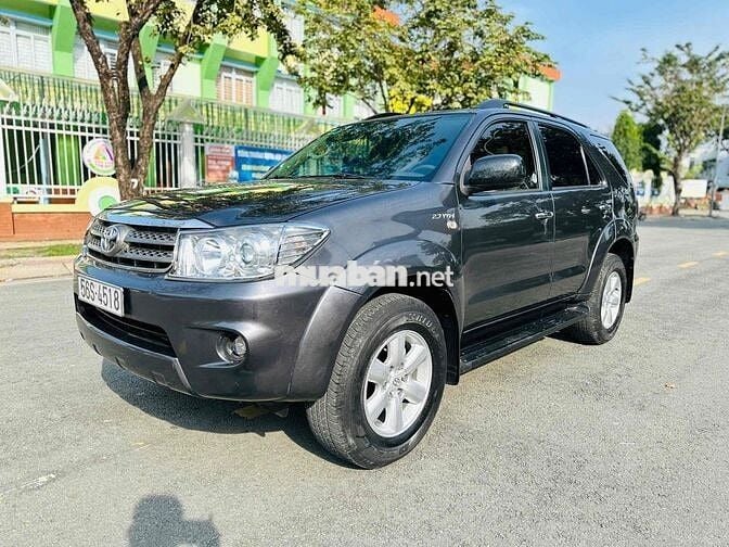 Toyota Fortuner 2010 2.7V 4x4 AT -