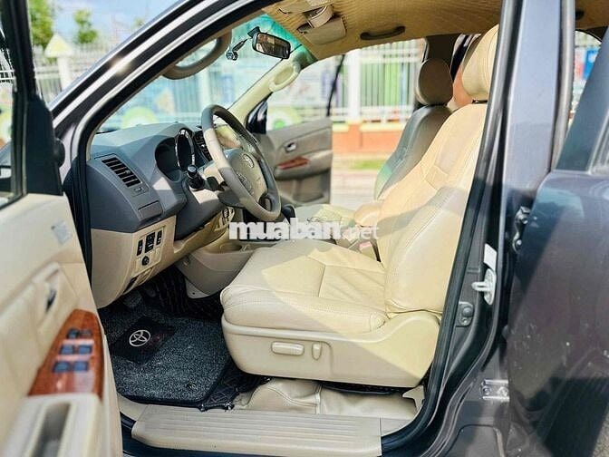 Toyota Fortuner 2010 2.7V 4x4 AT -