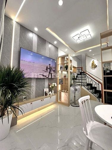 2lầu nthất c.cấp Mặt Tiền Nguyễn Trường Tộ gần Cầu Kiệt, H.B.Trưng Q.1