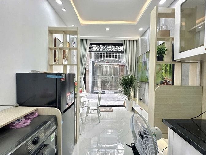 2lầu nthất c.cấp Mặt Tiền Nguyễn Trường Tộ gần Cầu Kiệt, H.B.Trưng Q.1