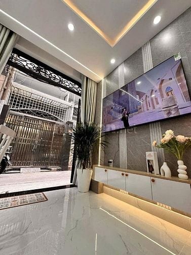 2lầu nthất c.cấp Mặt Tiền Nguyễn Trường Tộ gần Cầu Kiệt, H.B.Trưng Q.1