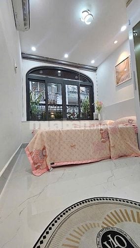 2lầu nthất c.cấp Mặt Tiền Nguyễn Trường Tộ gần Cầu Kiệt, H.B.Trưng Q.1