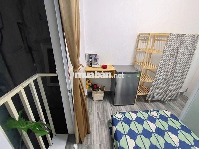 Phòng trống vào ở liền, ngay trung tâm đường nguyễn trãi Q1